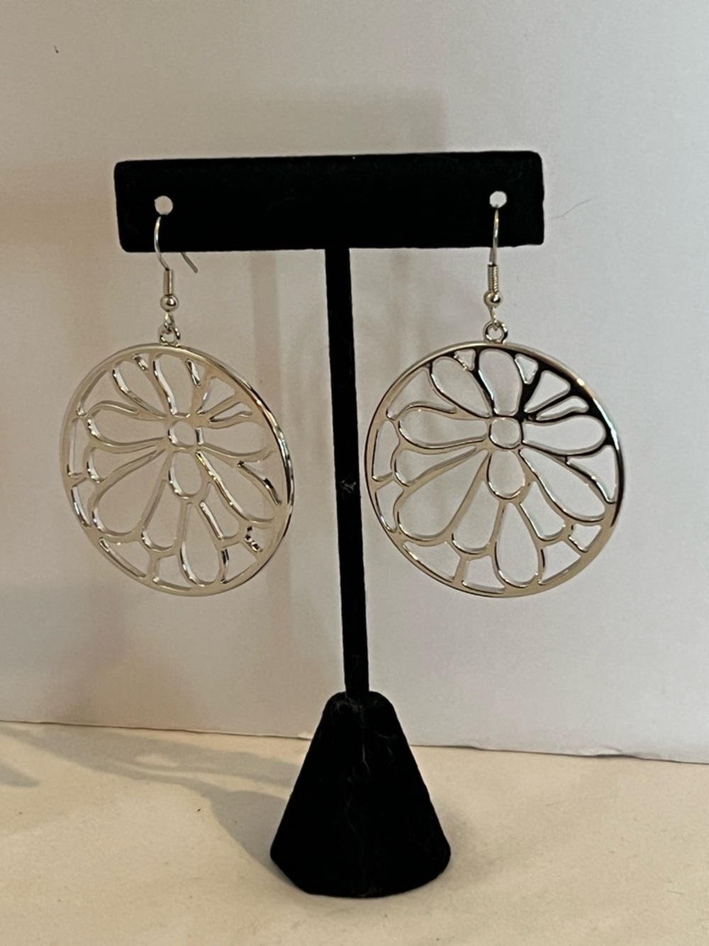 Polished Silver Floral Filigree Drop Earrings - Women's Fashion Jewelry